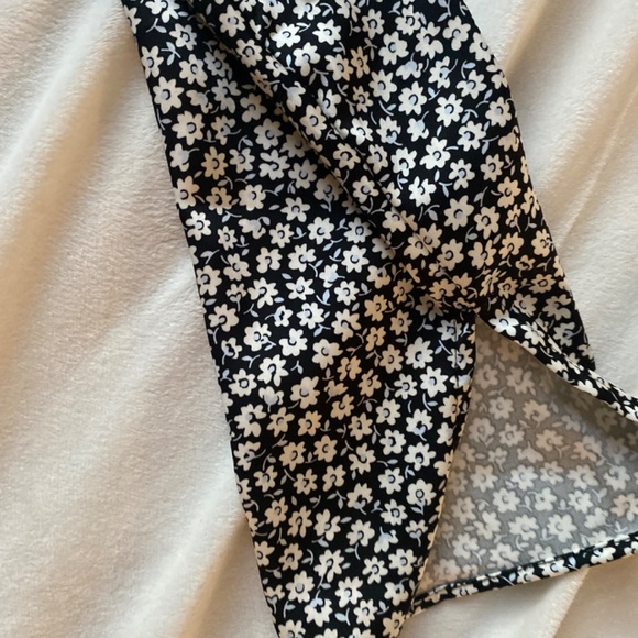 Black and white floral daisy Zara long sleeve blouse - Picture 6 of 8